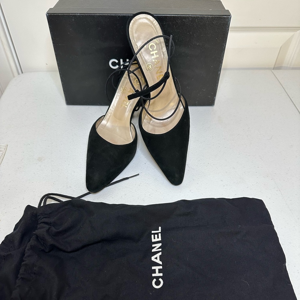 CHANEL Elegant Black Lace-Up Heels, Vintage